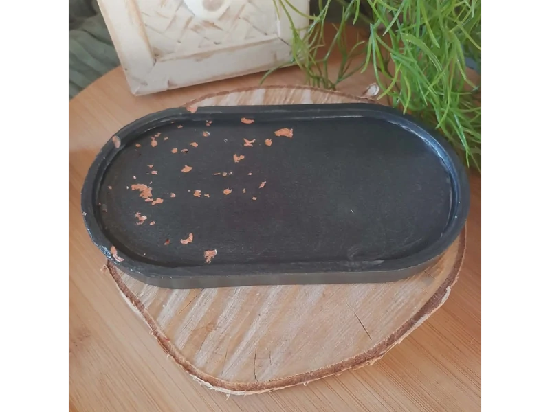Soucoupe ovale anthracite et ses feuilles d'or